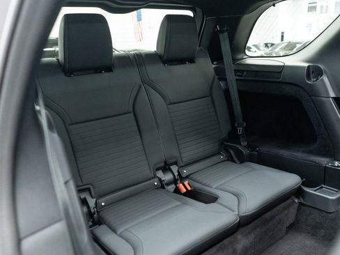 Used 2023 Land Rover Discovery S R-Dynamic image 14