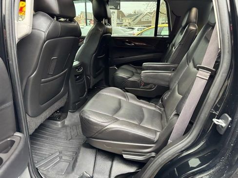 Used 2016 Cadillac Escalade Luxury image 22