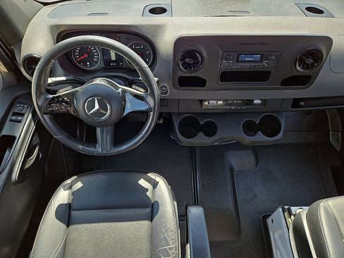 Used 2025 Mercedes-Benz Sprinter 2500 image 18