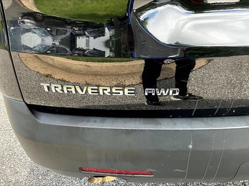 Used 2021 Chevrolet Traverse LS AWD/4WD image 24