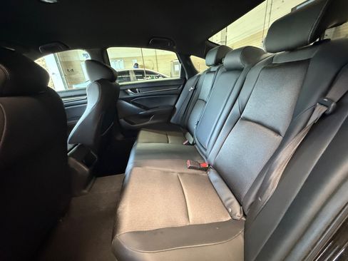 Used 2018 Honda Accord Sport image 17