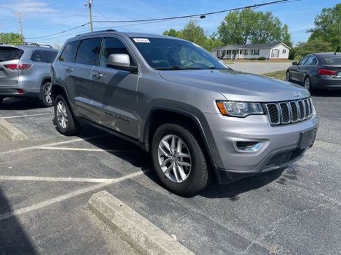 Used 2017 Jeep Grand Cherokee Laredo w/ Quick Order Package 23E image 4