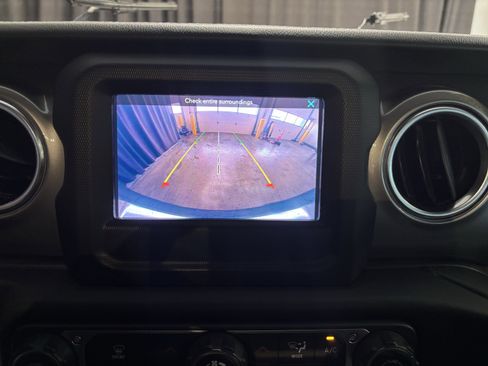 Used 2020 Jeep Wrangler Unlimited Sahara image 15