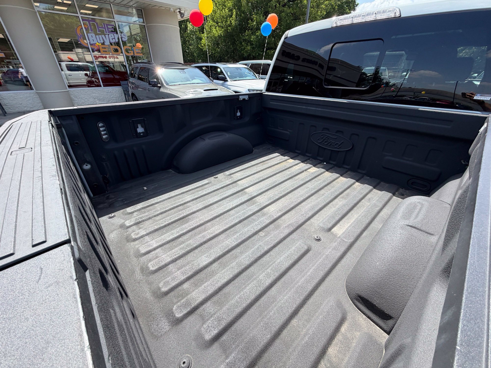 Used 2017 Ford F150 Raptor w/ Equipment Group 802A Luxury AWD/4WD image 11