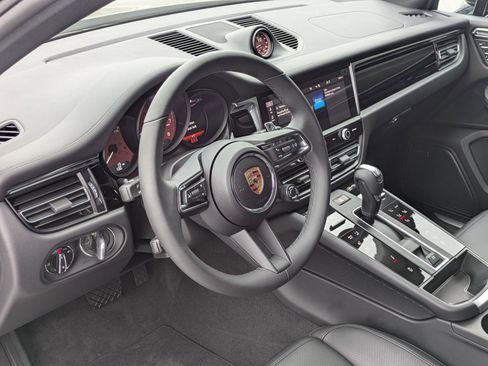 New 2025 Porsche Macan S AWD/4WD image 4