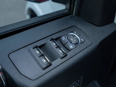 Used 2019 Ford F150 Lariat w/ Equipment Group 502A Luxury AWD/4WD image 19