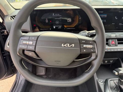 Used 2025 Kia K4 FWD image 24