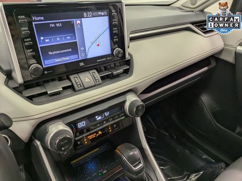 Used 2020 Toyota RAV4 Limited image 13