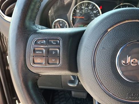 Used 2018 Jeep Wrangler Unlimited Sahara w/ Connectivity Group AWD/4WD image 19