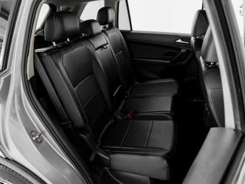Used 2021 Volkswagen Tiguan SE FWD image 34