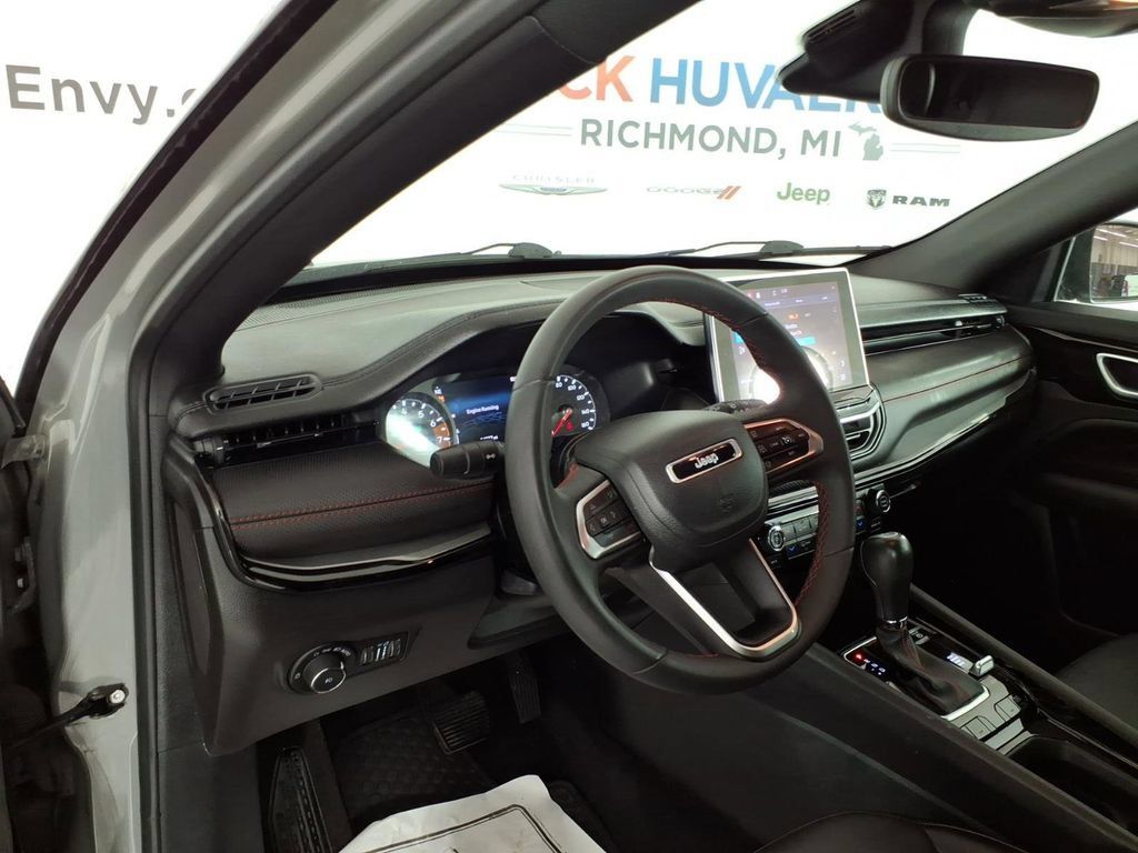 Used 2023 Jeep Compass Trailhawk AWD/4WD image 13