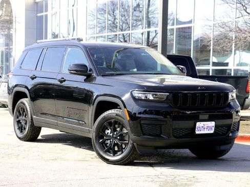 New 2025 Jeep Grand Cherokee L Laredo image 1