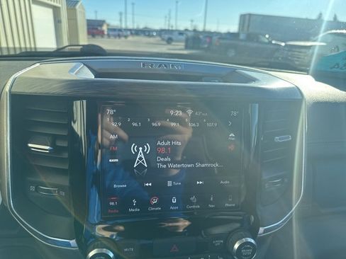 Used 2019 RAM 1500 Laramie image 17