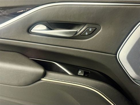 Used 2023 Cadillac Escalade ESV V image 17