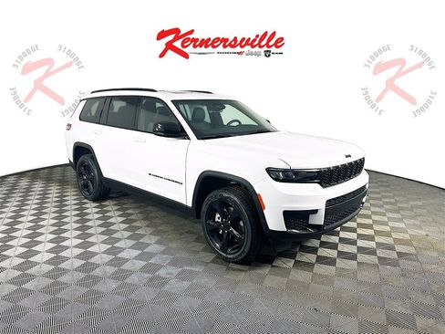 New 2025 Jeep Grand Cherokee L Altitude image 2