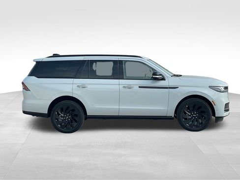 New 2025 Lincoln Navigator Reserve w/ Jet Appearance Package image 6