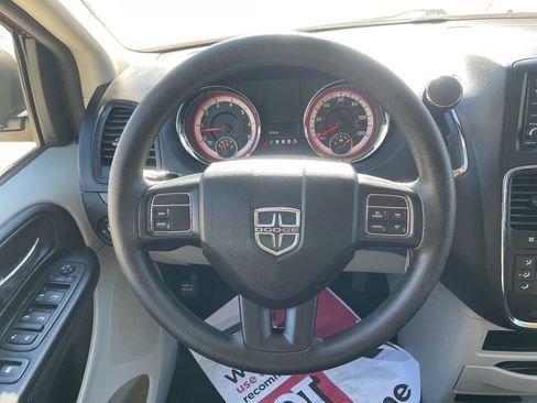 Used 2019 Dodge Grand Caravan SE image 20