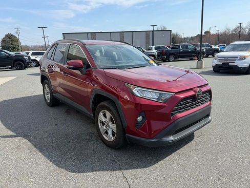 Used 2020 Toyota RAV4 XLE w/ Convenience Package image 9