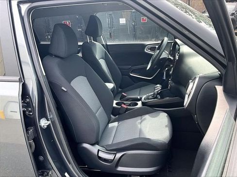 Used 2023 Kia Soul LX w/ LX Technology Package image 7