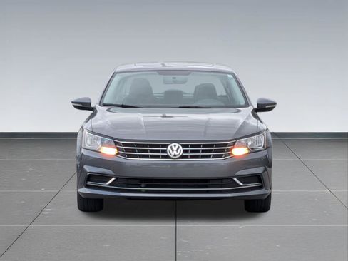 Used 2018 Volkswagen Passat 2.0T SE FWD image 9