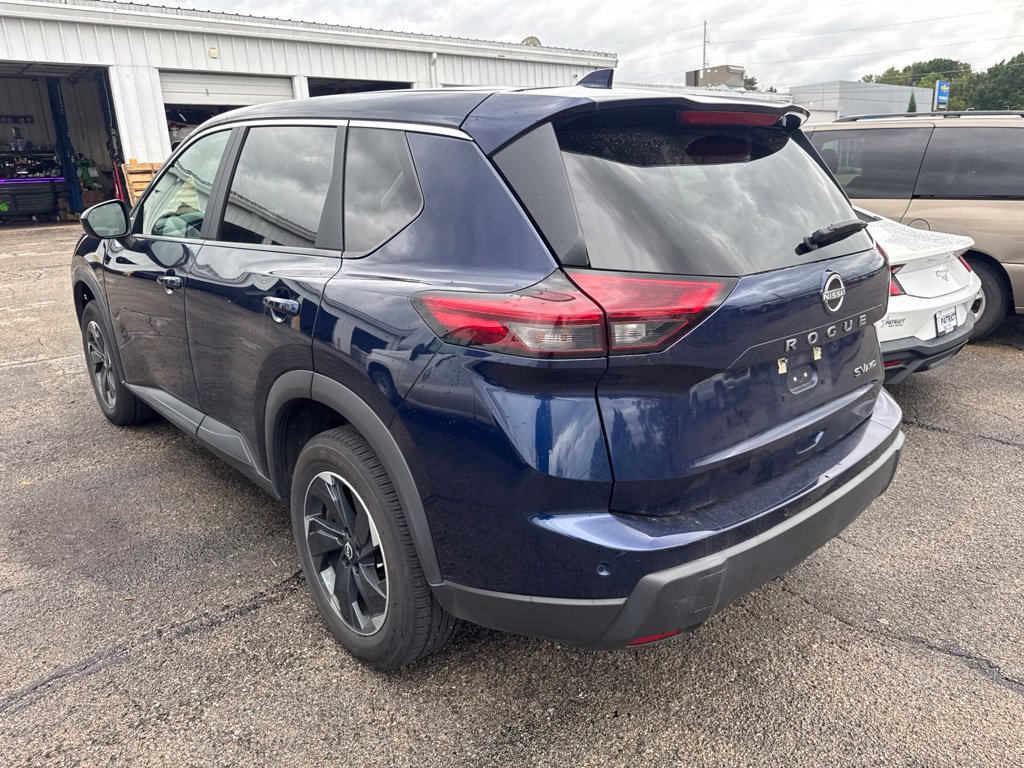 Used 2024 Nissan Rogue SV AWD/4WD image 4
