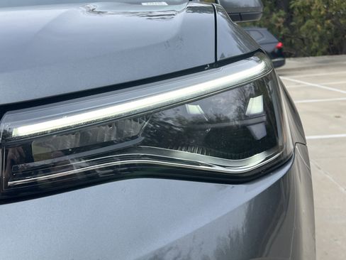 Certified 2025 Volkswagen Taos SE image 6