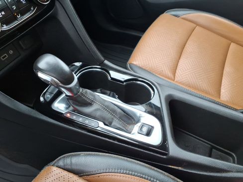 Used 2020 Buick Encore GX Essence image 17