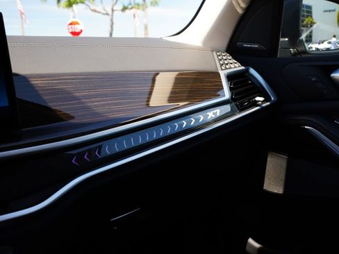 Used 2025 BMW X7 xDrive40i AWD/4WD image 24