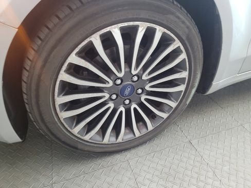 Used 2017 Ford Fusion SE w/ Fusion SE Technology Package image 31