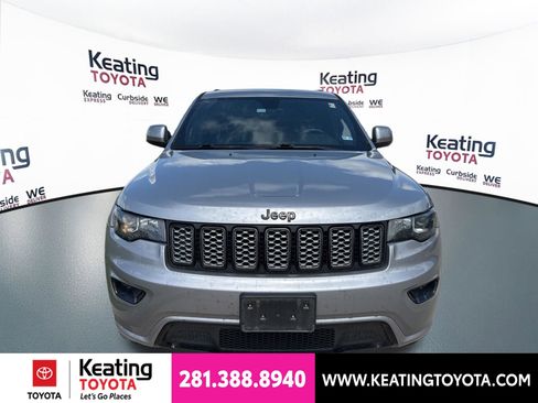 Used 2018 Jeep Grand Cherokee Altitude RWD image 2
