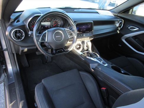 Used 2020 Chevrolet Camaro LT w/ Technology Package image 12