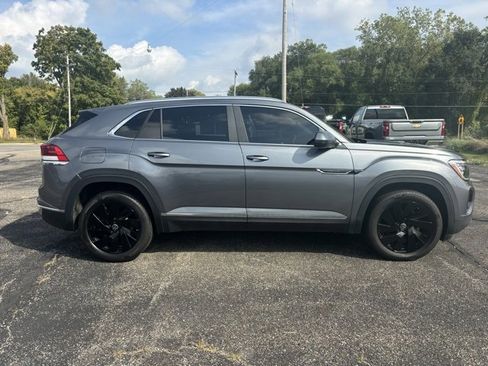 Used 2024 Volkswagen Atlas Cross Sport SEL image 2