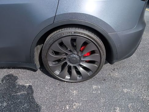 Used 2022 Tesla Model Y Performance image 7