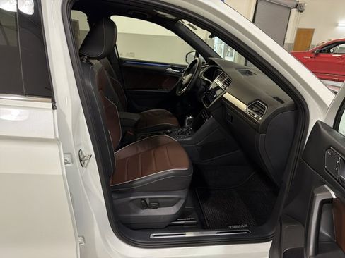Certified 2023 Volkswagen Tiguan SEL R-Line AWD/4WD image 36