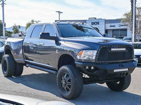 Used 2017 RAM 3500 SLT w/ Luxury Group image 3
