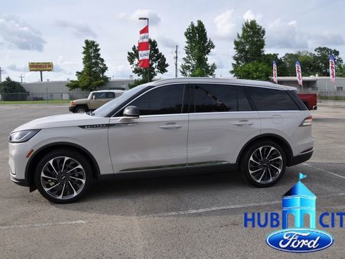 Used 2025 Lincoln Aviator Reserve w/ Illumination Package RWD image 2