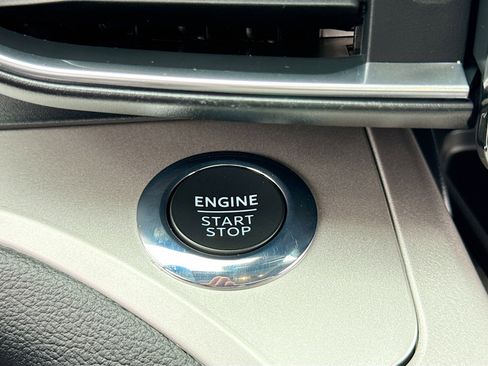 Certified 2022 Ford Explorer XLT w/ Equipment Group 202A image 9