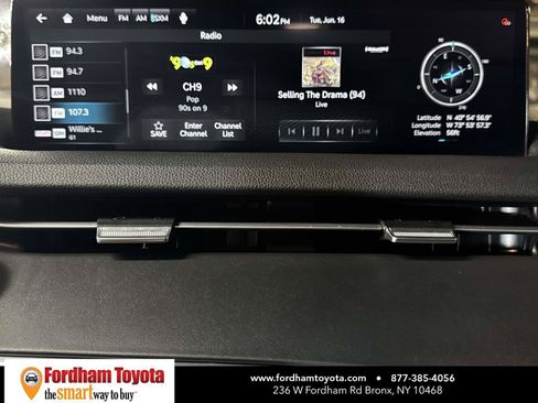 Used 2025 Genesis GV70 2.5T AWD/4WD image 28