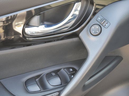 Used 2020 Nissan Rogue Sport SV w/ All-Weather Package image 19