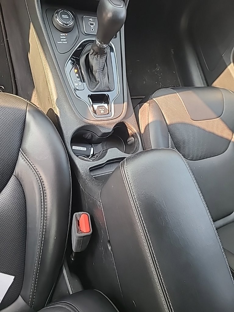 Used 2022 Jeep Cherokee Limited AWD/4WD image 11
