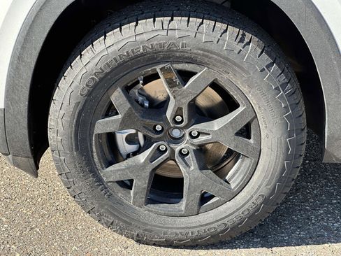 New 2026 Volkswagen Atlas Peak Edition image 9