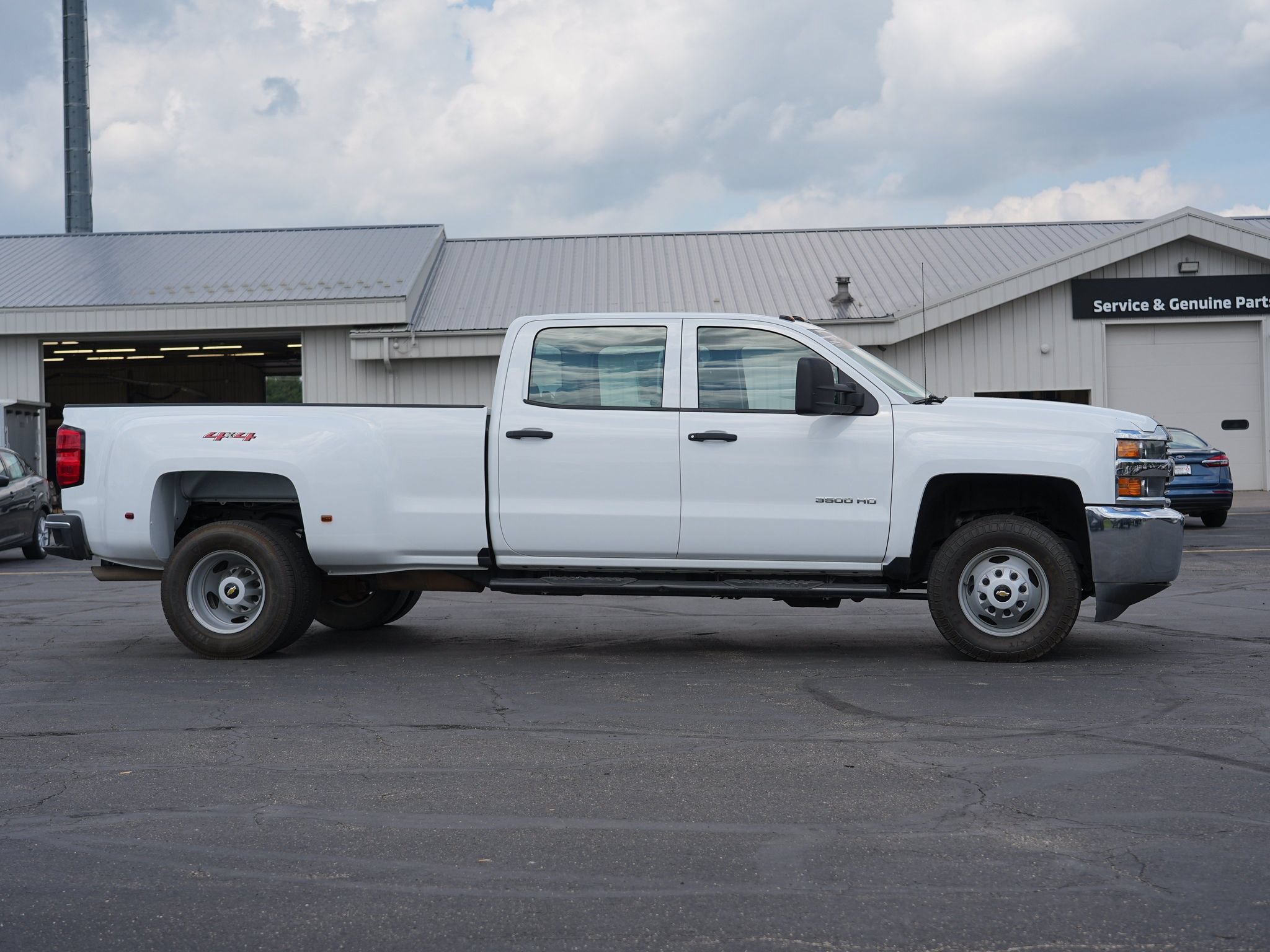 Used 2018 Chevrolet Silverado 3500 W/T AWD/4WD image 2