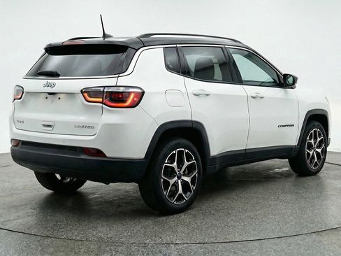Used 2025 Jeep Compass Limited image 9