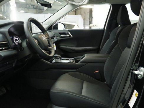New 2026 Mitsubishi Outlander ES FWD image 6