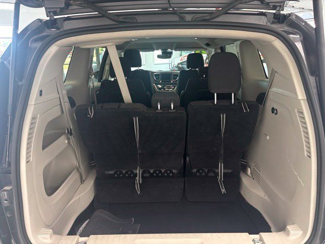 Used 2023 Chrysler Voyager LX FWD image 8