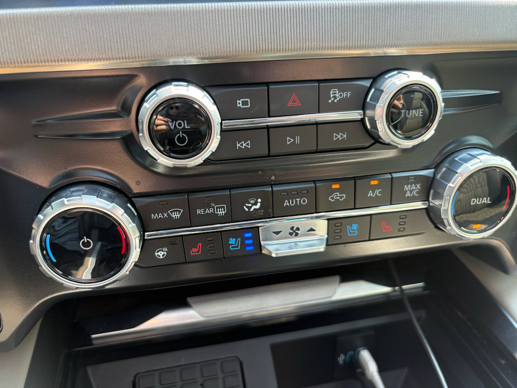 Used 2025 Ford F350 Platinum w/ Platinum Plus Package AWD/4WD image 30