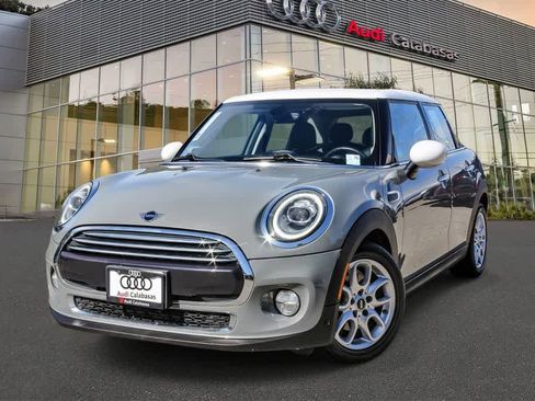 Used 2019 MINI Cooper 4-Door Hardtop w/ Premium Package FWD image 1