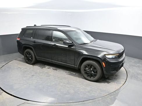 Used 2024 Jeep Grand Cherokee L Laredo AWD/4WD image 40