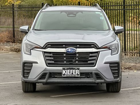 Used 2024 Subaru Ascent Premium w/ Convenience Package image 9