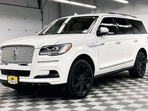 Used 2024 Lincoln Navigator Reserve image 12